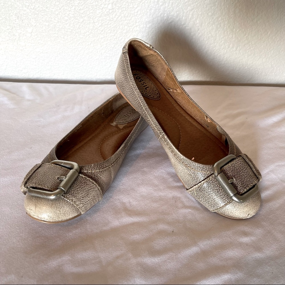 Fossil Antique Bone Colored Leather Ballet Flats with Silver Buckle Detail